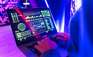 Urteil des OLG München: Schmerzensgeld wegen Kontrollverlust und Hürden für die Datenanonymisierung 